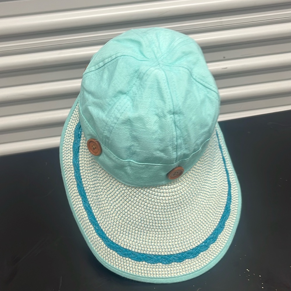 Women’s sun hat adjustable in size